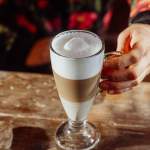 Caffe Latte z mlekiem krowim lub roślinnym